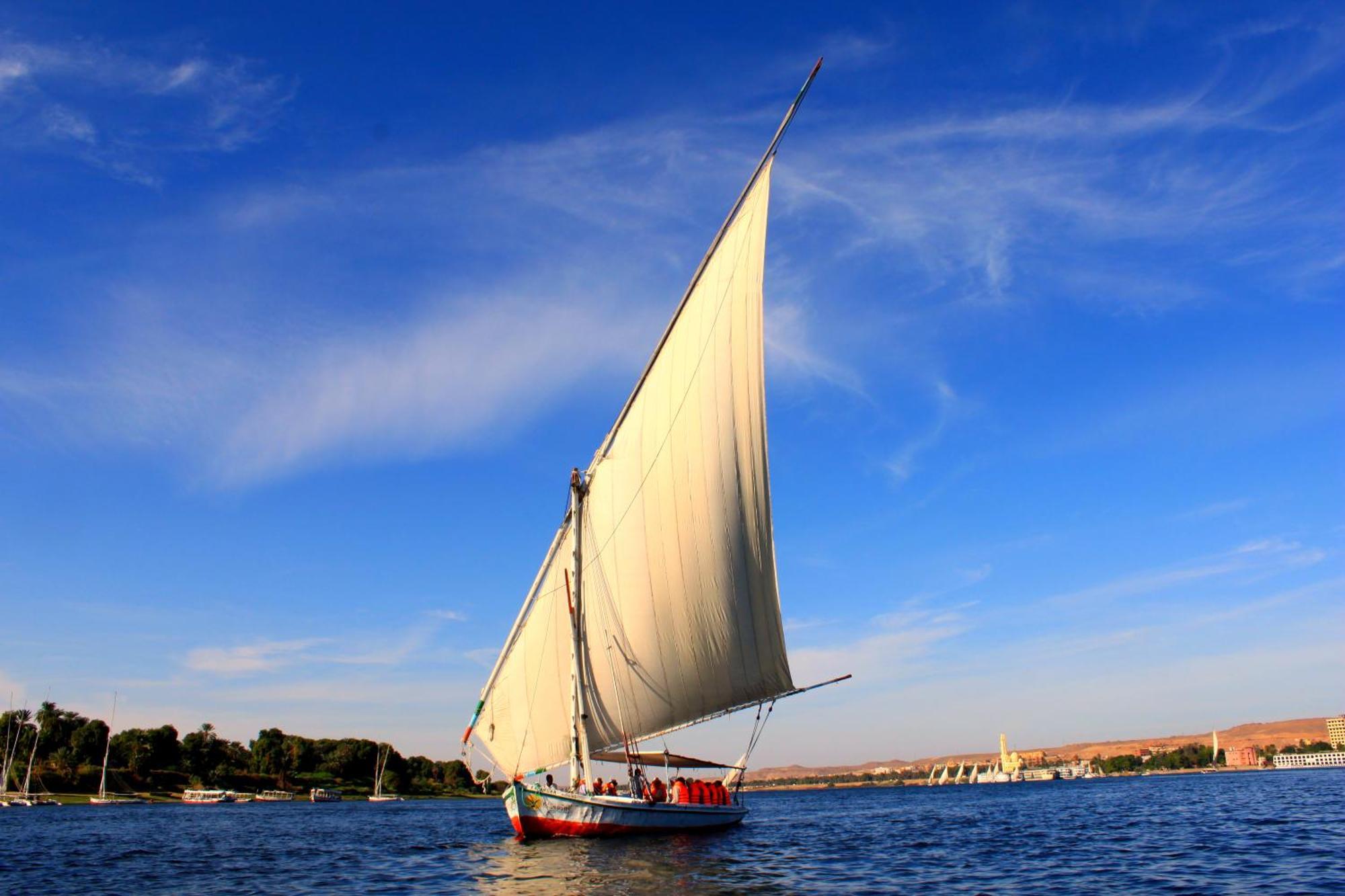 Moevenpick Royal Lily Nile Cruise, Every Monday Four Nights From Luxor, Every Friday Three Nights From Aswan - Including Excursions & Sightseeing Eksteriør billede