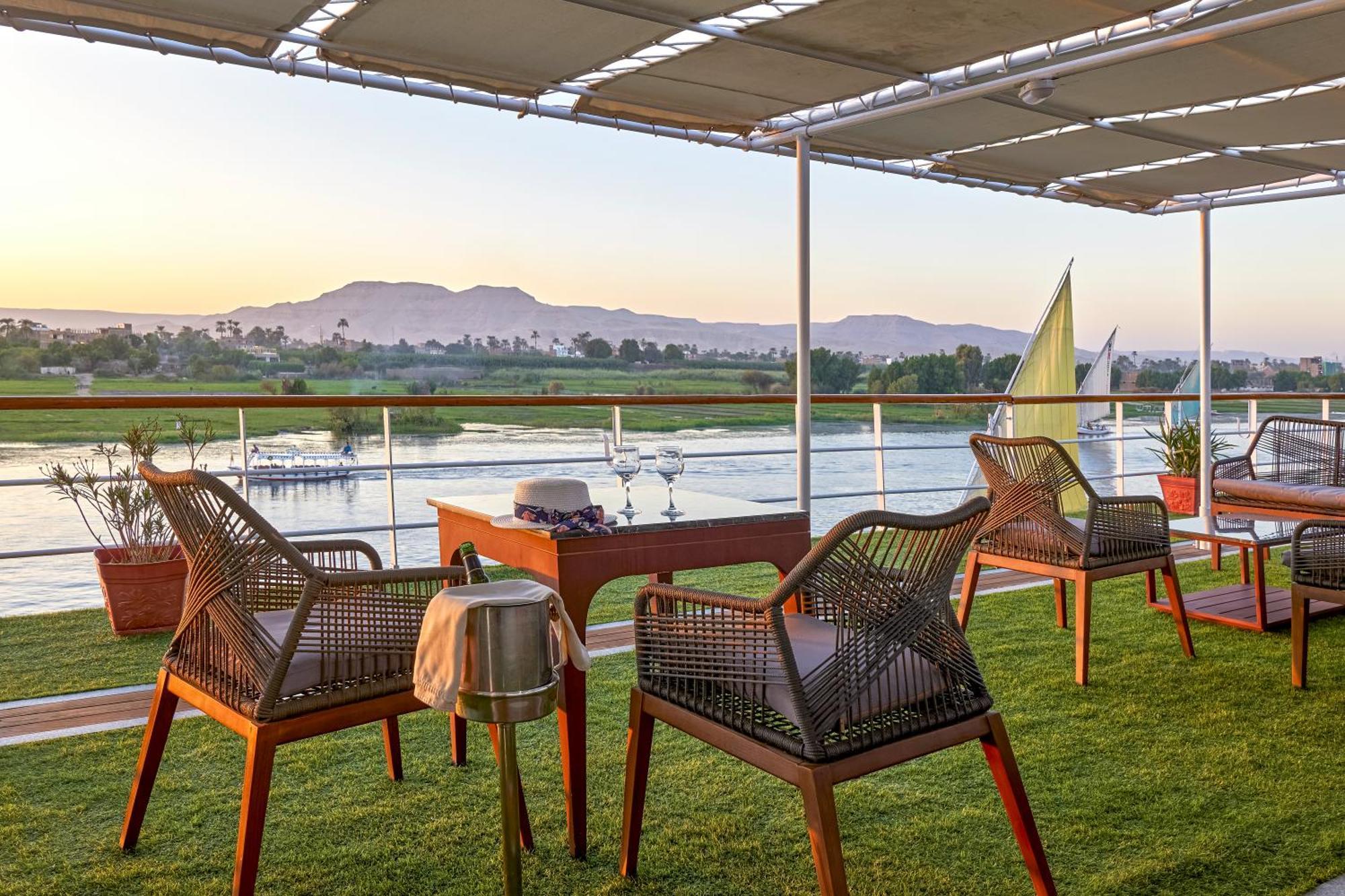 Moevenpick Royal Lily Nile Cruise, Every Monday Four Nights From Luxor, Every Friday Three Nights From Aswan - Including Excursions & Sightseeing Eksteriør billede