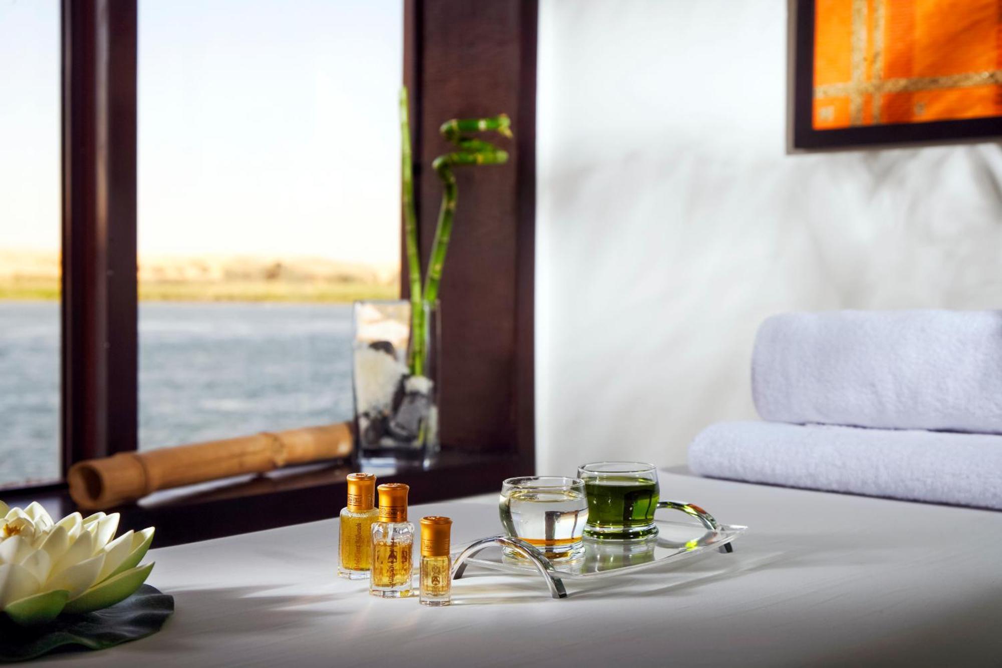 Moevenpick Royal Lily Nile Cruise, Every Monday Four Nights From Luxor, Every Friday Three Nights From Aswan - Including Excursions & Sightseeing Eksteriør billede