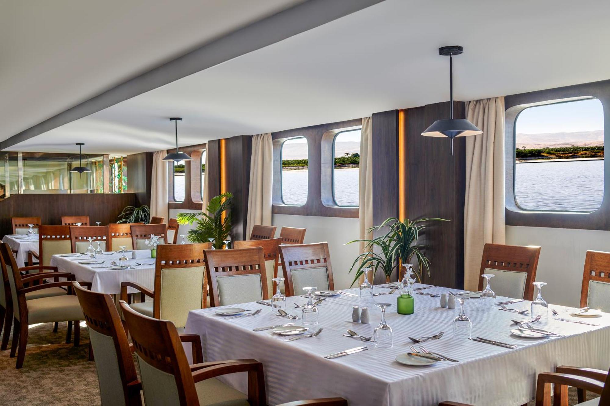 Moevenpick Royal Lily Nile Cruise, Every Monday Four Nights From Luxor, Every Friday Three Nights From Aswan - Including Excursions & Sightseeing Eksteriør billede