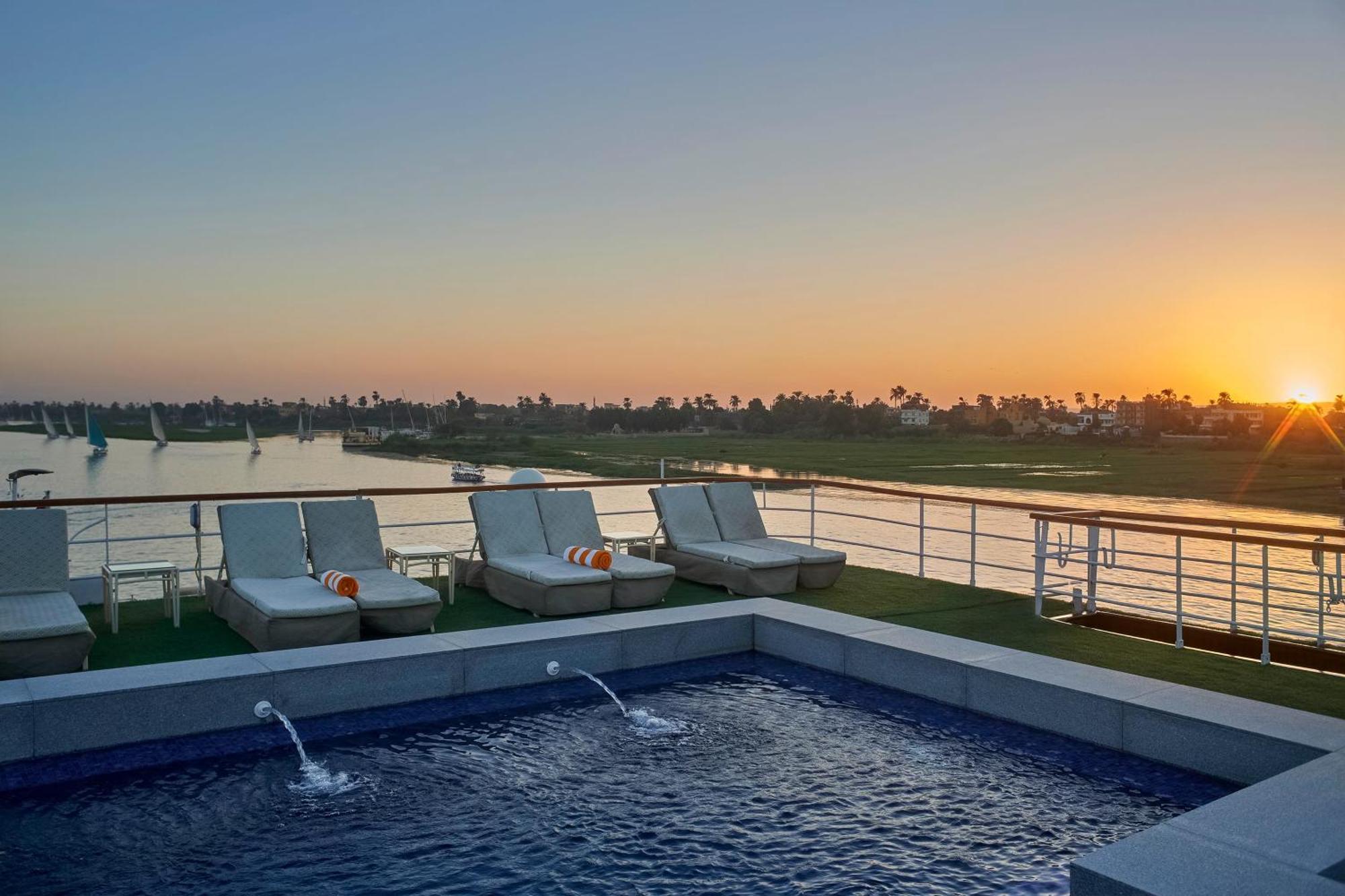 Moevenpick Royal Lily Nile Cruise, Every Monday Four Nights From Luxor, Every Friday Three Nights From Aswan - Including Excursions & Sightseeing Eksteriør billede